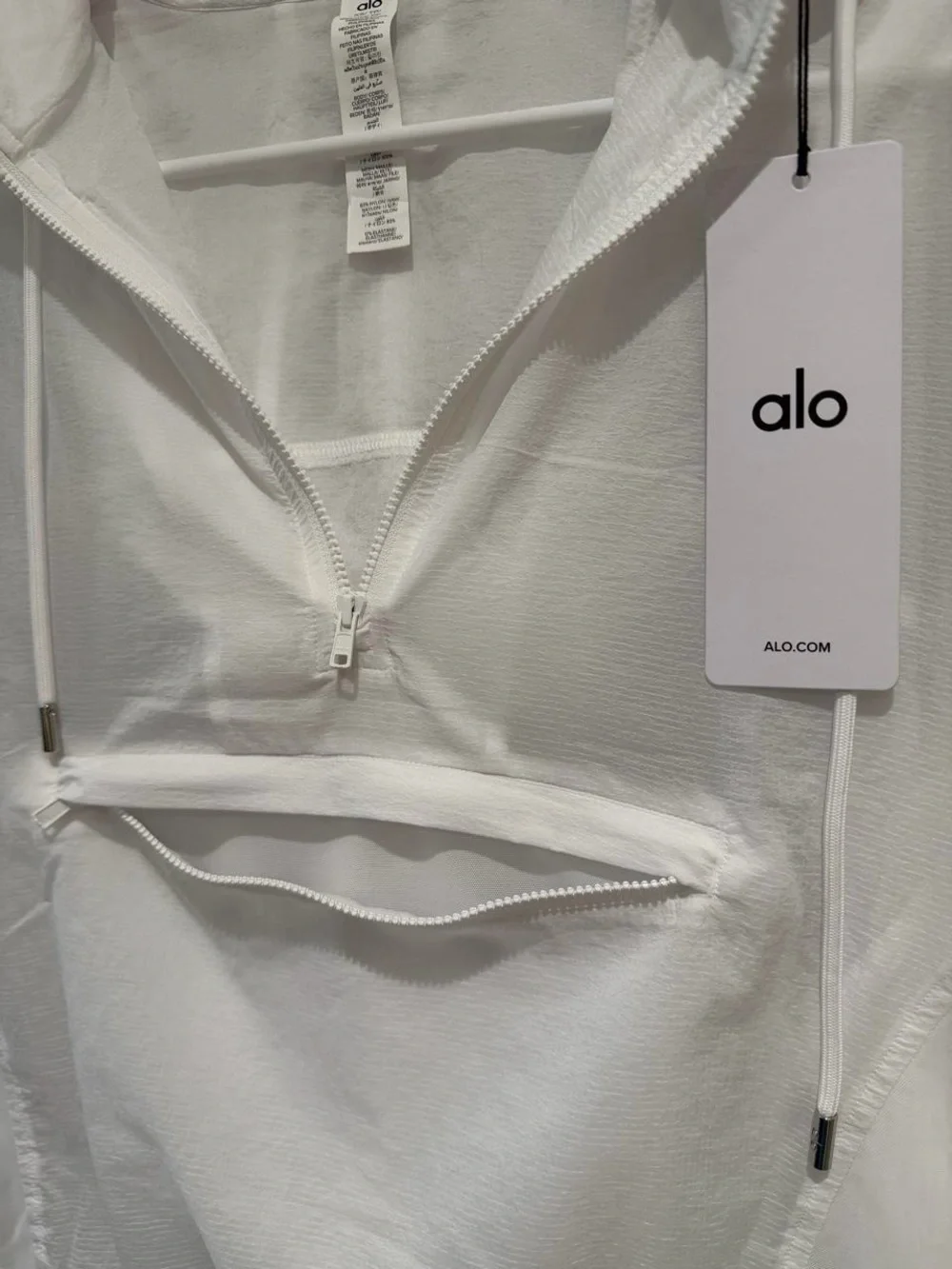 ALO Yoga Women’s White 1/4 Zip Hooded Pullover  -  Size XS
